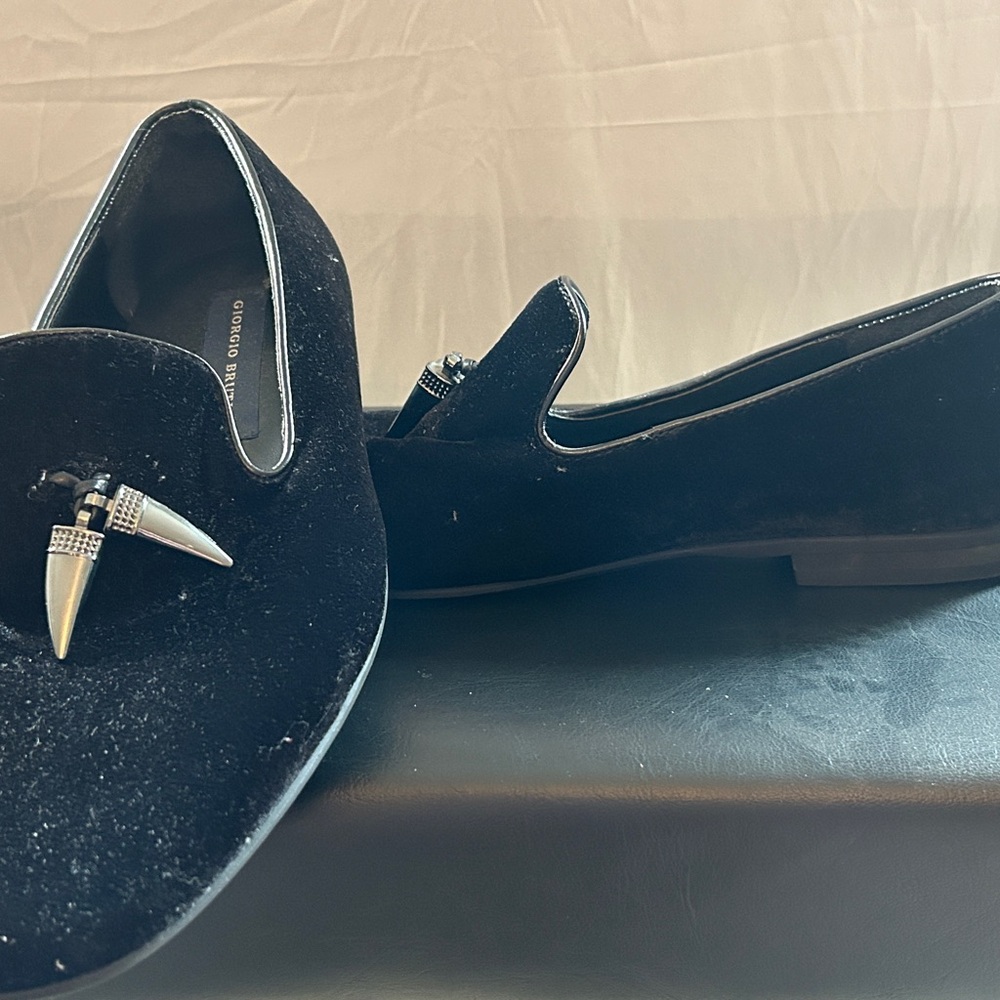 Giorgio Brutini Black Loafers with Silver Detailing